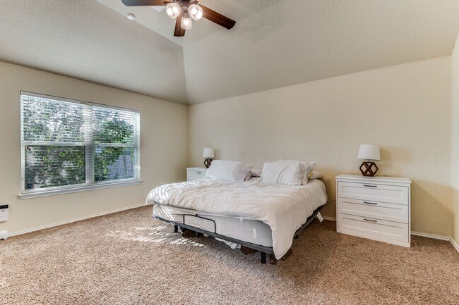 Building Photo - 3-BEDROOM, SINGLE STORY HOME IN CANDLEWOOD...