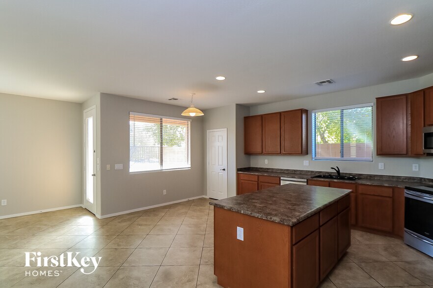 Building Photo - 4027 W Valley View Dr