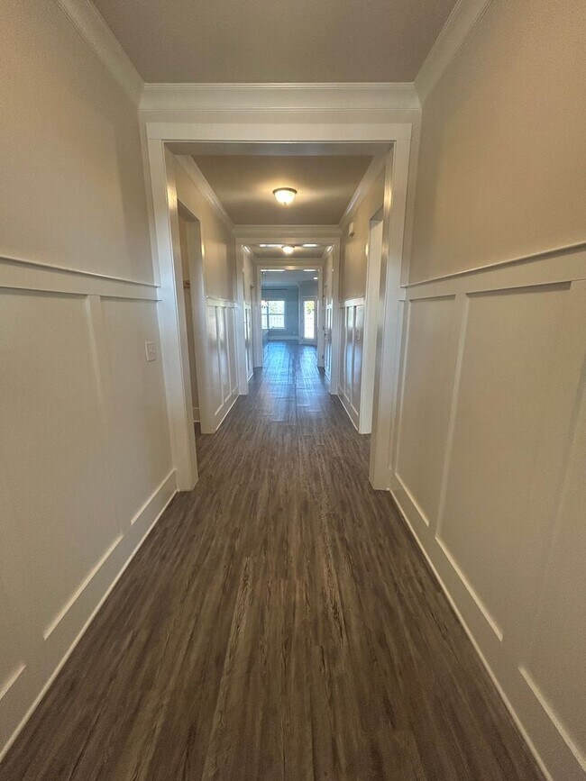 Building Photo - LIMITED TIME DEAL! $350 OFF FIRST MONTH RENT