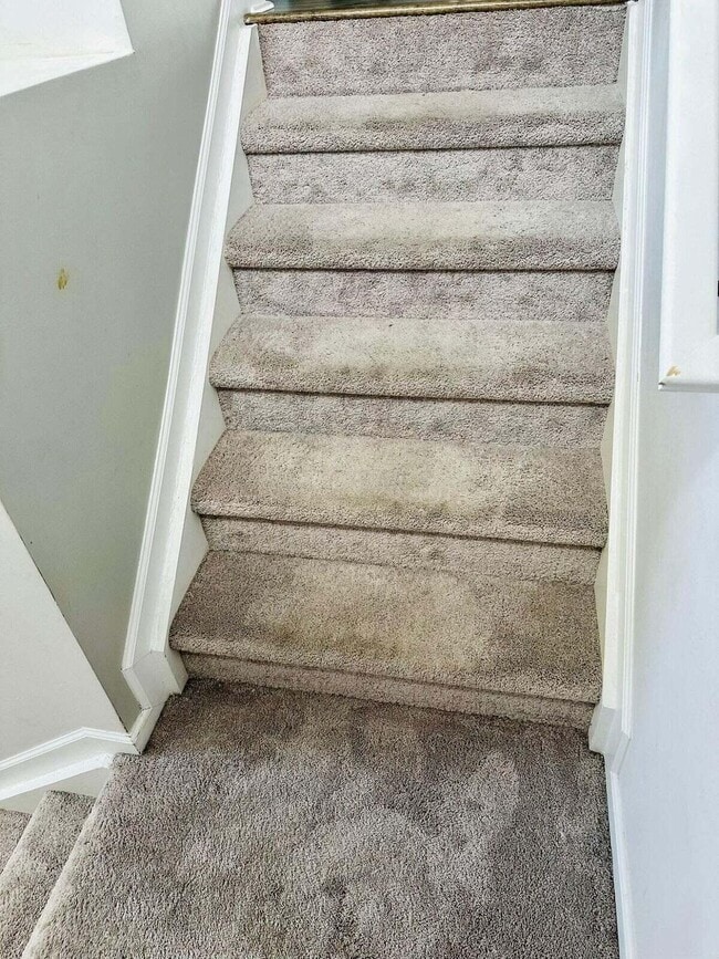 Building Photo - 3225 Rossmore Cir