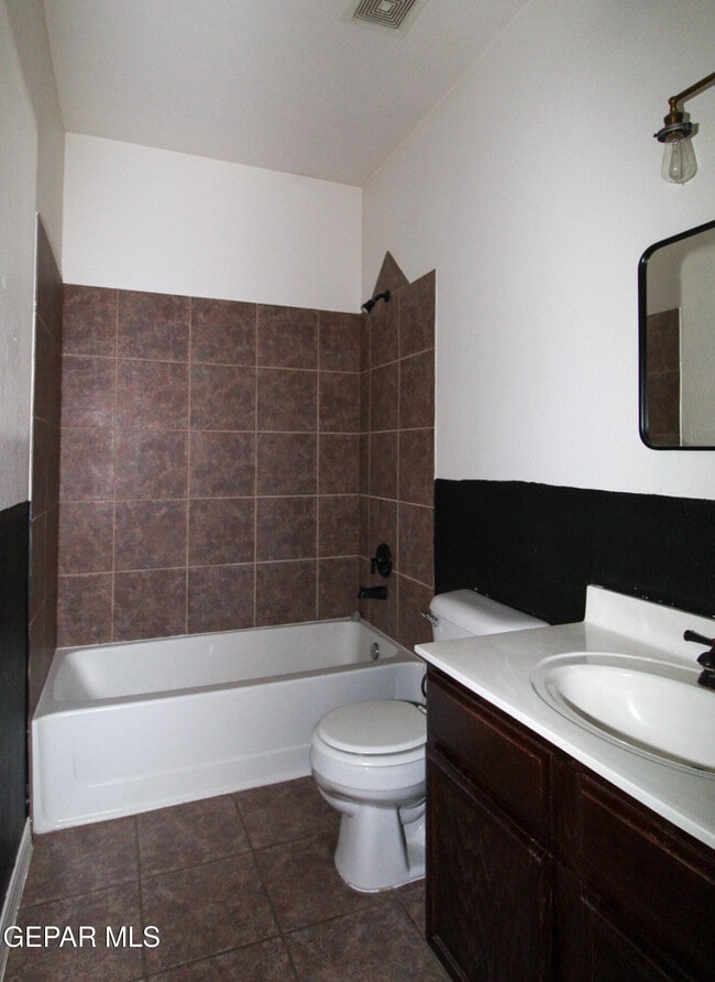Building Photo - 2209 Honour Point Pl