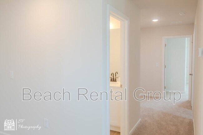 Building Photo - 1860 Villena Dr