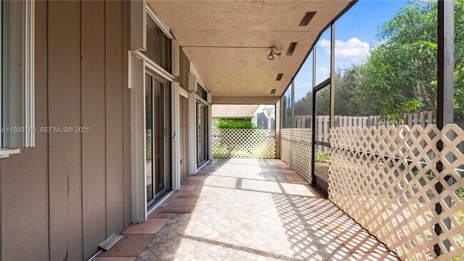 Building Photo - 570 Woodgate Cir