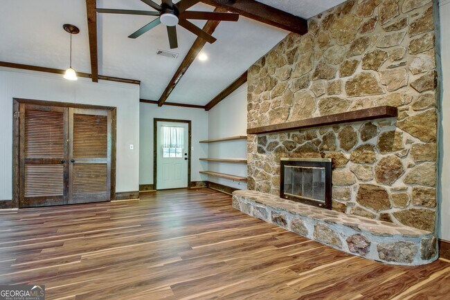 Building Photo - 11 Logwood Ln