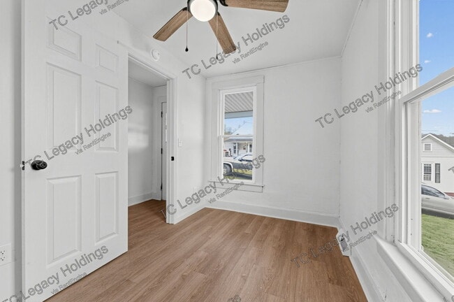 Building Photo - 125 Thorn St