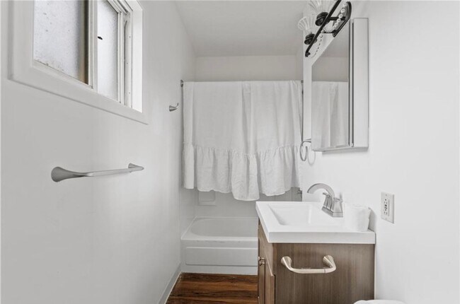 Building Photo - 2935 Devlin St