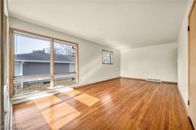 Building Photo - 1171 Jason Ave