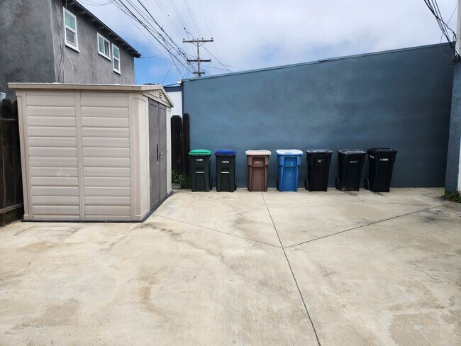 Building Photo - 330 Avenida Cabrillo