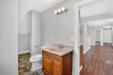 Building Photo - 528 Broadway St