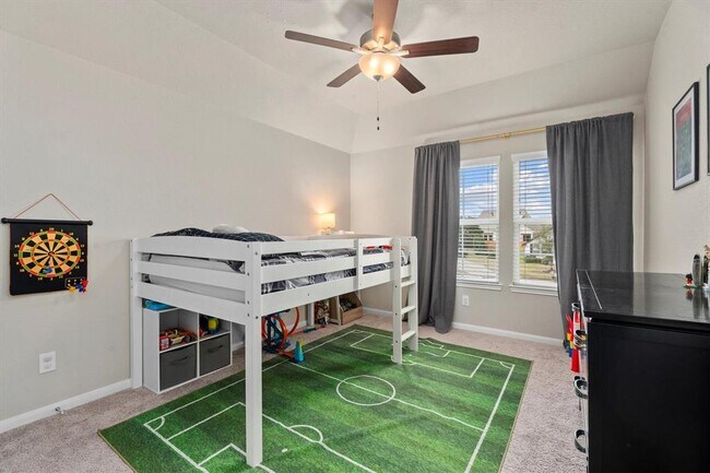 Building Photo - 2221 Hay Field Ct