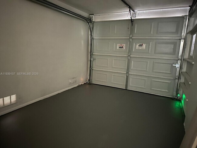 Building Photo - 5023 SW 93rd Ave