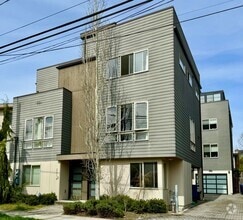 Building Photo - Ballard Townhome
