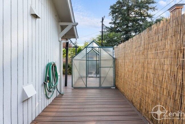 Building Photo - 8611 SE Patterson Pl