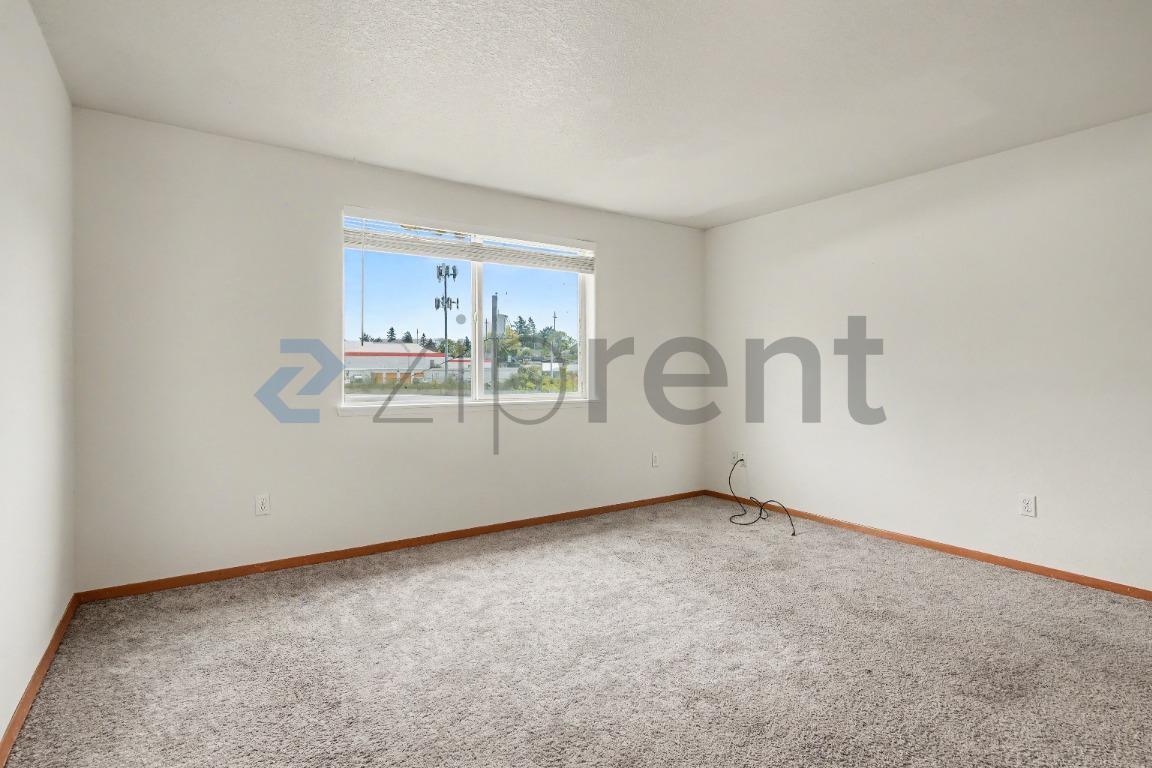 Building Photo - 1530 NE 68th Ave