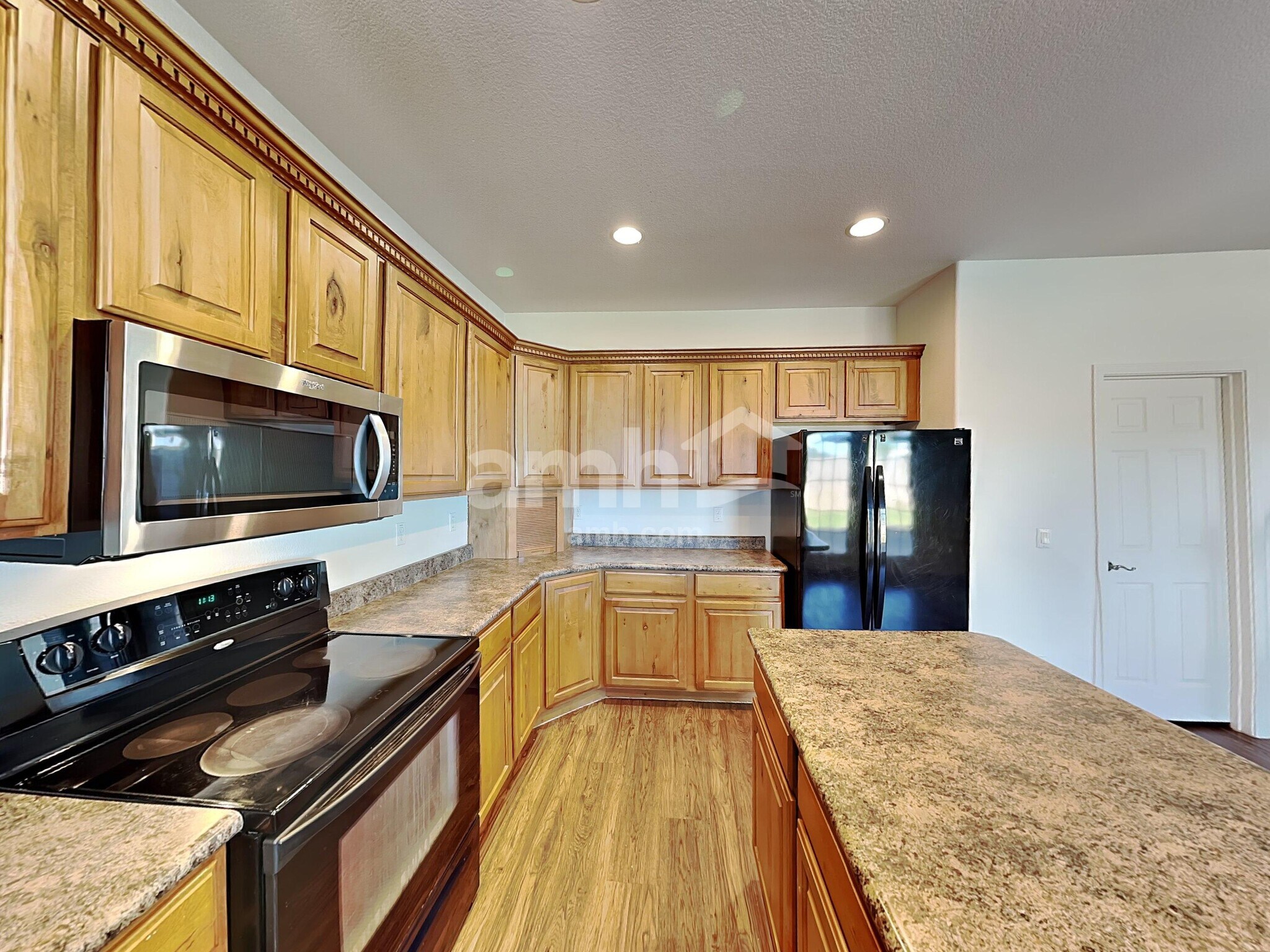 Building Photo - 782 E Christopher St