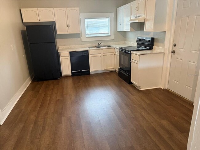 Building Photo - 719 E 8th St