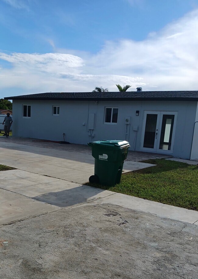 Building Photo - House