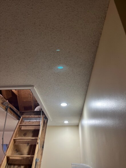 Building Photo - 10 Cindy Dr