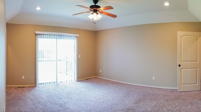 Building Photo - 3-Bed Duplex w Garage + Fenced Yard