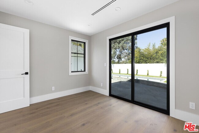 Building Photo - 5000 Noeline Ave