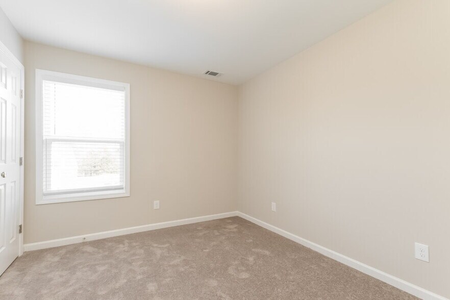 Building Photo - 39 Celtic Ct