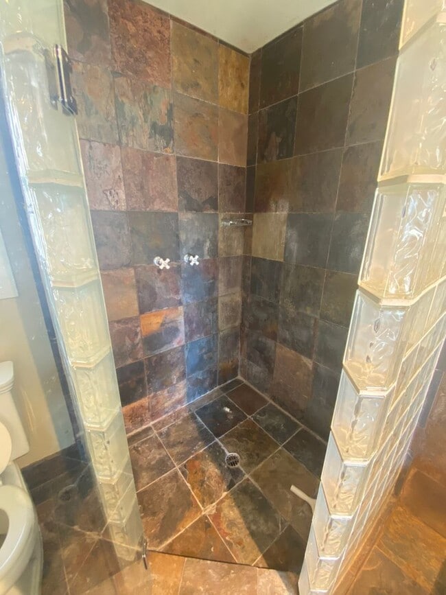 Building Photo - Modern Townhome with Gorgeous City Views – Prime Thousand Oaks Locati