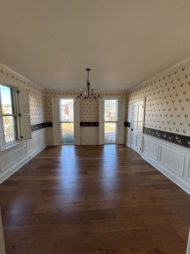 Building Photo - Beautiful, Large 4 Bedroom 1.5 Bath Home in Lancaster with Yard!