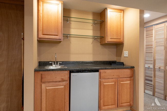 Building Photo - 9416 80th Ct