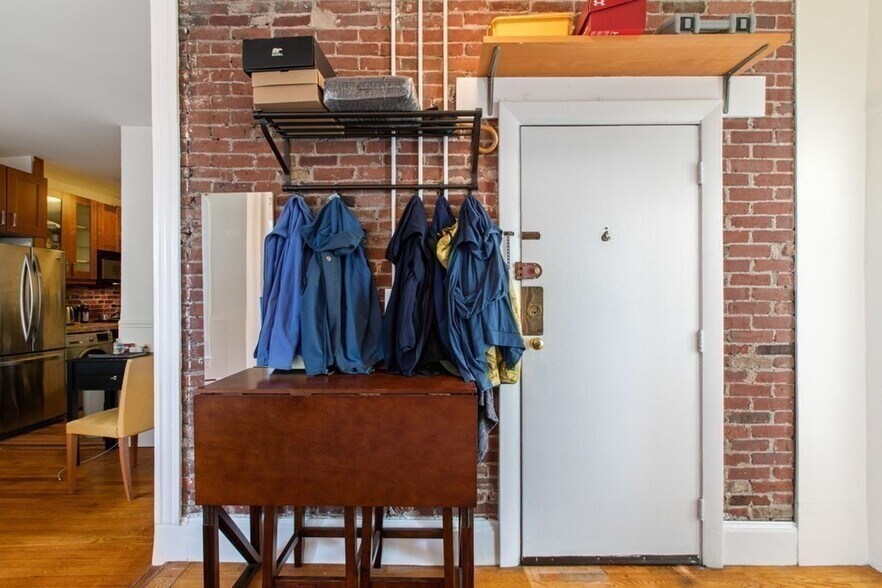 Building Photo - 37 Revere St