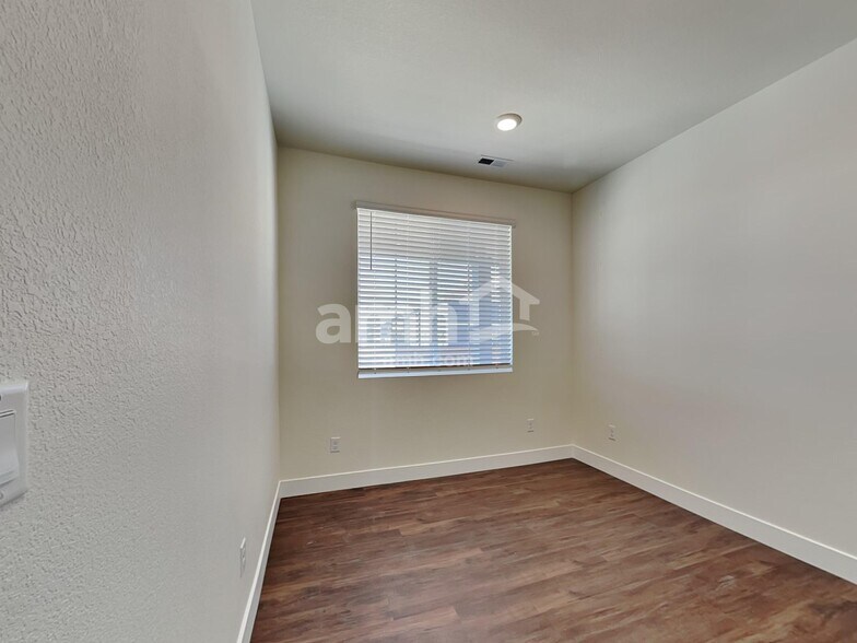 Building Photo - 11638 Broken Top Dr