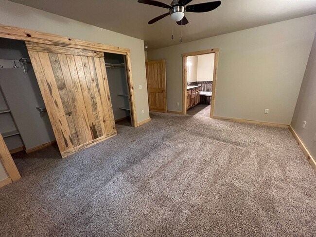 Building Photo - Beautiful Single Level home in Sisters!