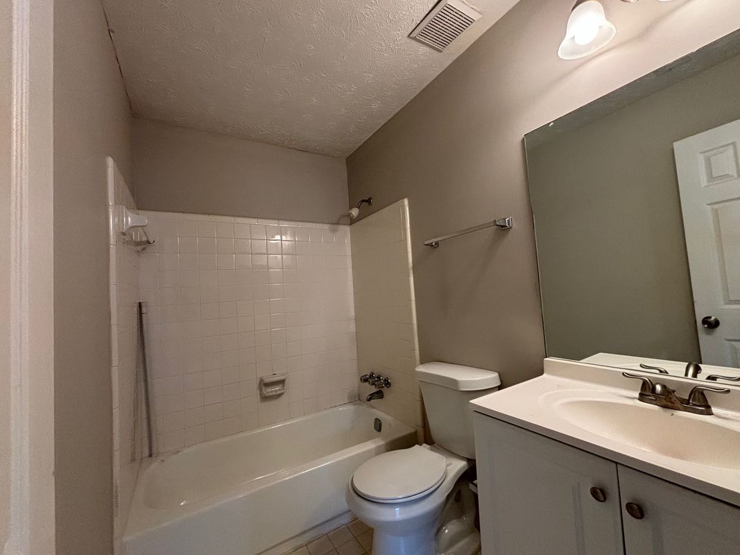 Building Photo - 1014 Huntington Trace-