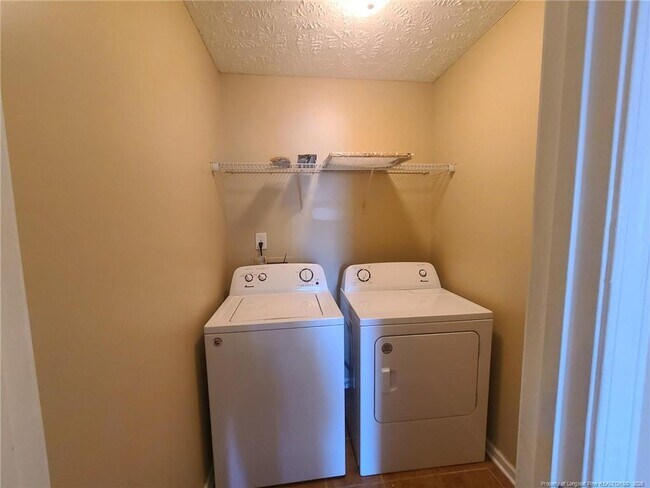 Building Photo - 972 Screech Owl Dr