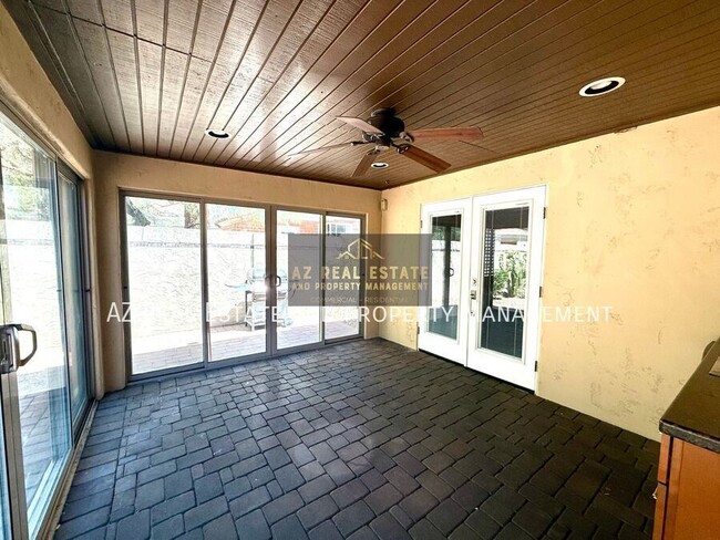 Building Photo - 1630 N Laurel Ave