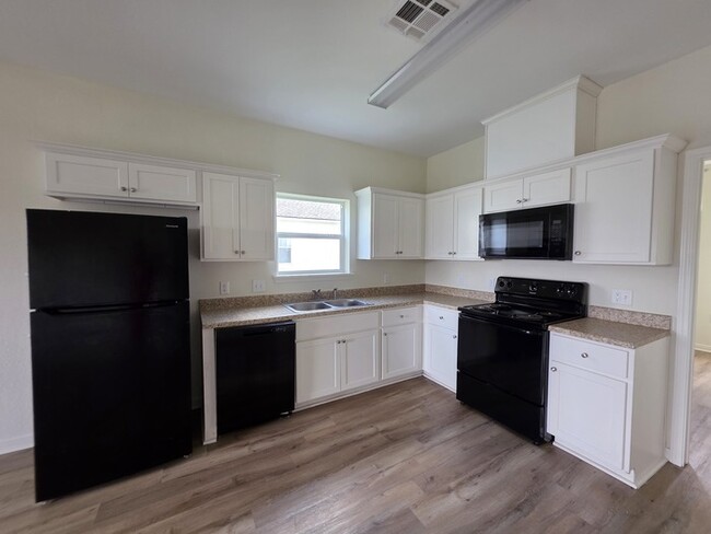 Building Photo - 4/2/2-Affordable Housing