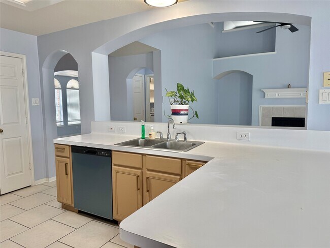 Building Photo - 14802 Bellflora Ct