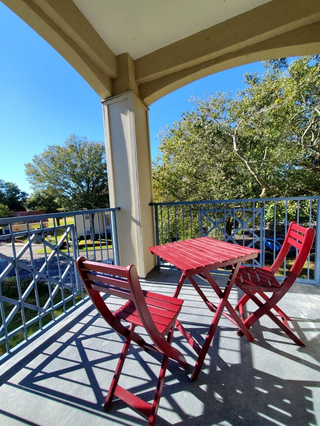 Balcony surrounded by nature - 7240 Westpointe Blvd