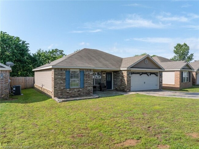 Building Photo - 2409 Crestview Ln