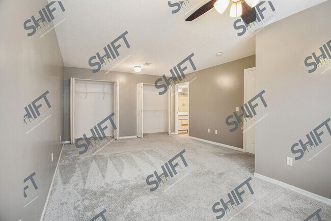Building Photo - 3065 Poplar Creek - Updated Condo