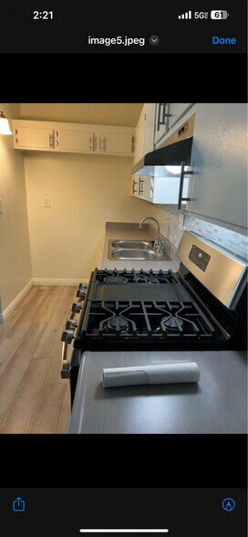 Building Photo - 6928 Woodley Ave