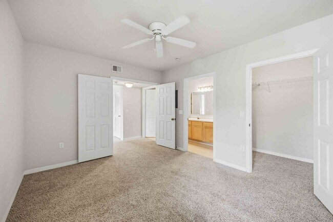 Building Photo - 1195 Villagio Cir