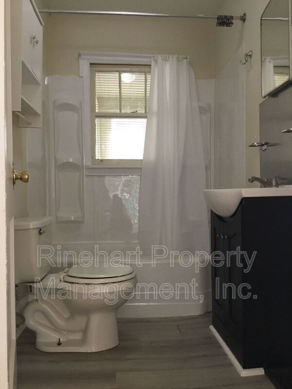 Building Photo - 868 Bradley St
