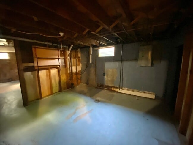 Building Photo - 2 Bedroom Duplex