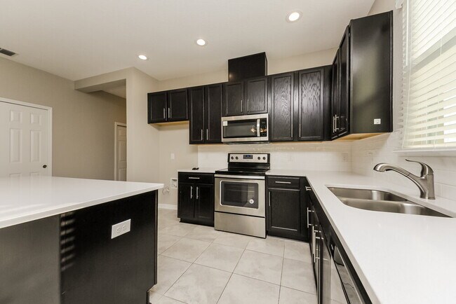 Building Photo - 2743 Creekmore Ct