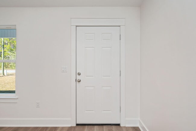 Building Photo - 68 Iris Ln