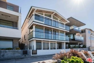 Building Photo - 2308 The Strand