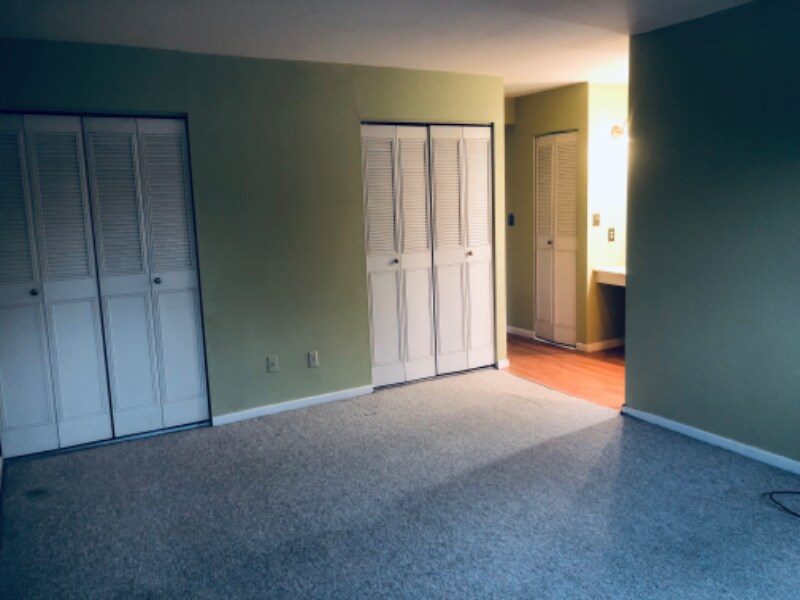 Building Photo - 2916 State Hill Rd