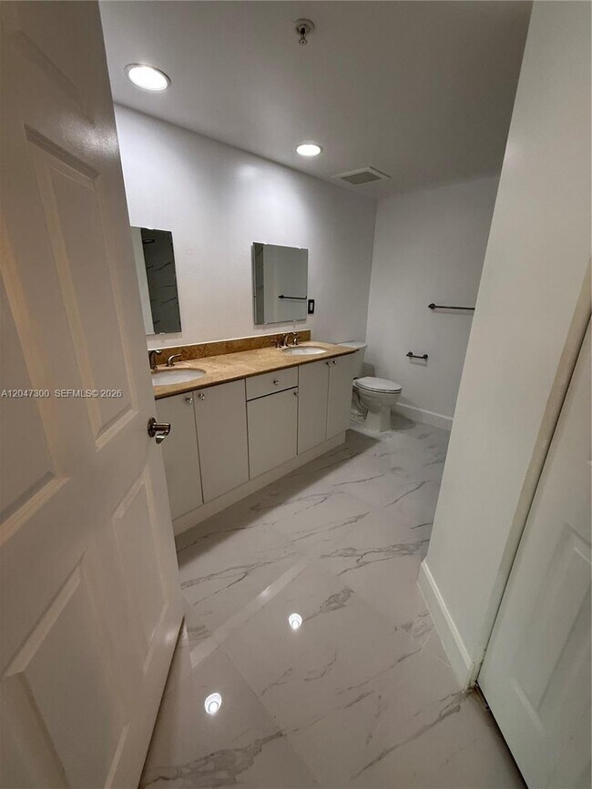 Building Photo - 1745 E Hallandale Beach Blvd
