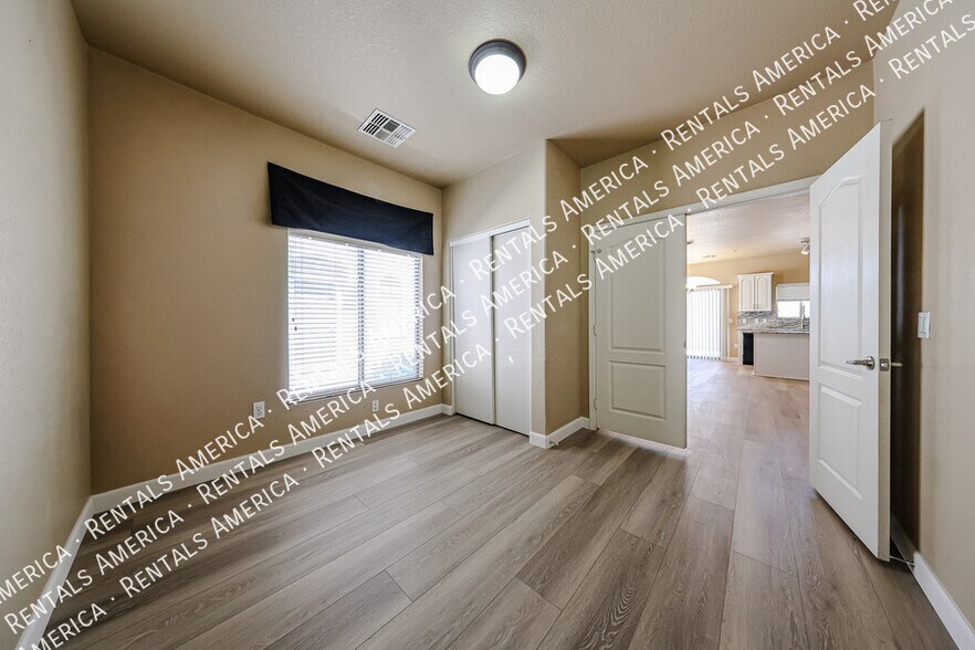 Building Photo - 2401 E Rio Salado Pky
