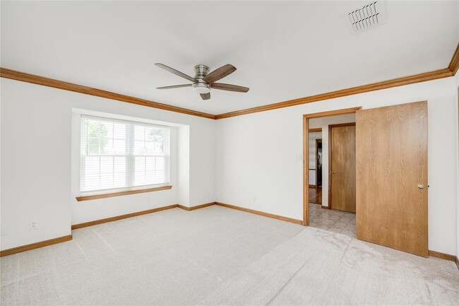 Building Photo - 109 Vinca Dr